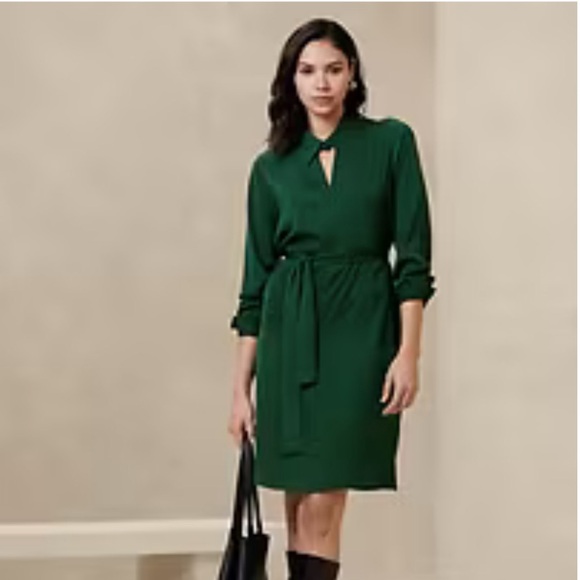 Banana Republic Factory Dresses & Skirts - Split neck knee length dress, size medium